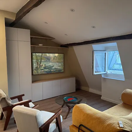70 M2, Renovated, Perfect Location In Appartamento